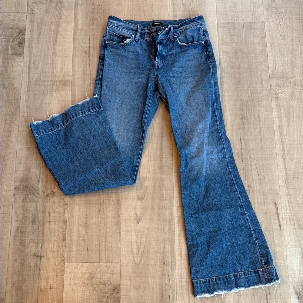 Classic Blue Flare Express 70s Flare mid rise Jean sz 4